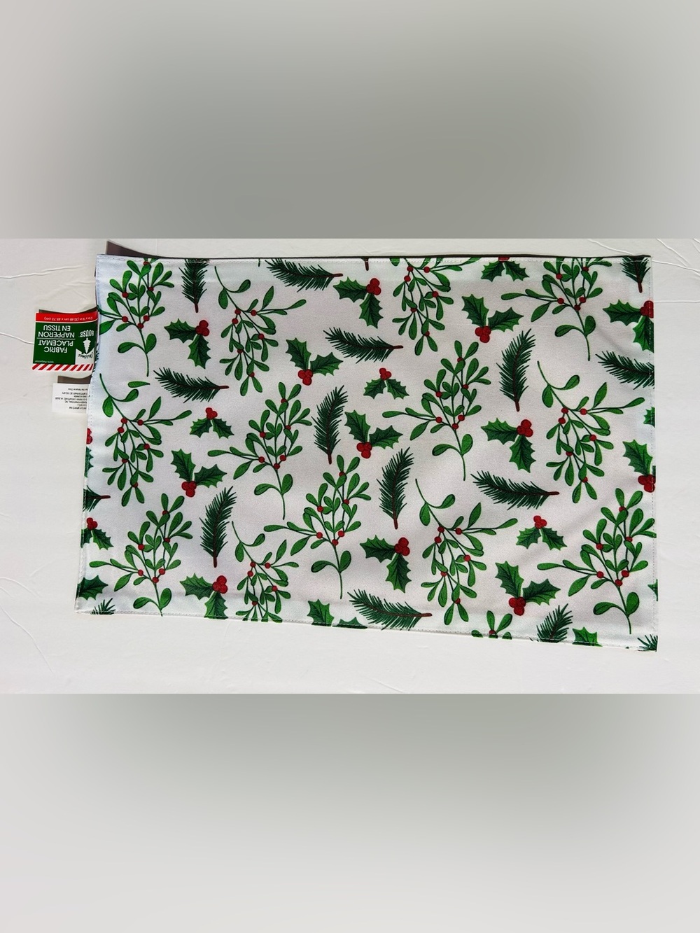 Placemat Set of 4 Cloth 12" X 18" Holly Leaf Pine Bough Pattern New